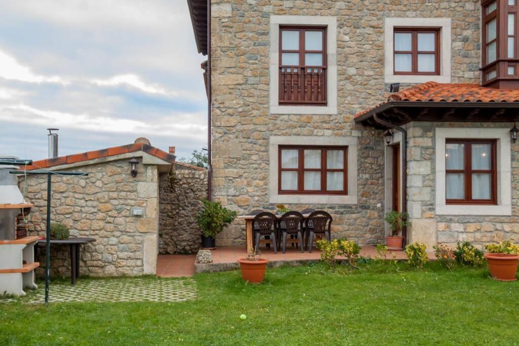 Villa La Casona De La Bisa Colombres Exterior foto