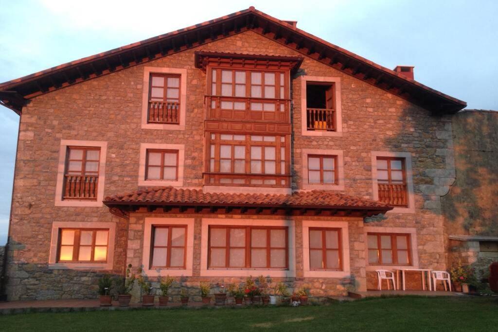 Villa La Casona De La Bisa Colombres Exterior foto